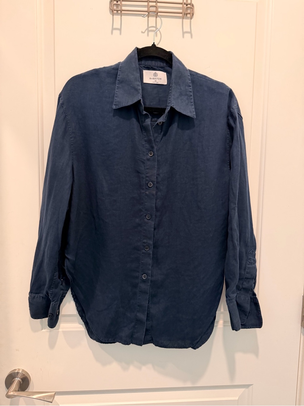 Babaton Dark Blue Linen
Long Sleeve Button-Up Shirt
XS